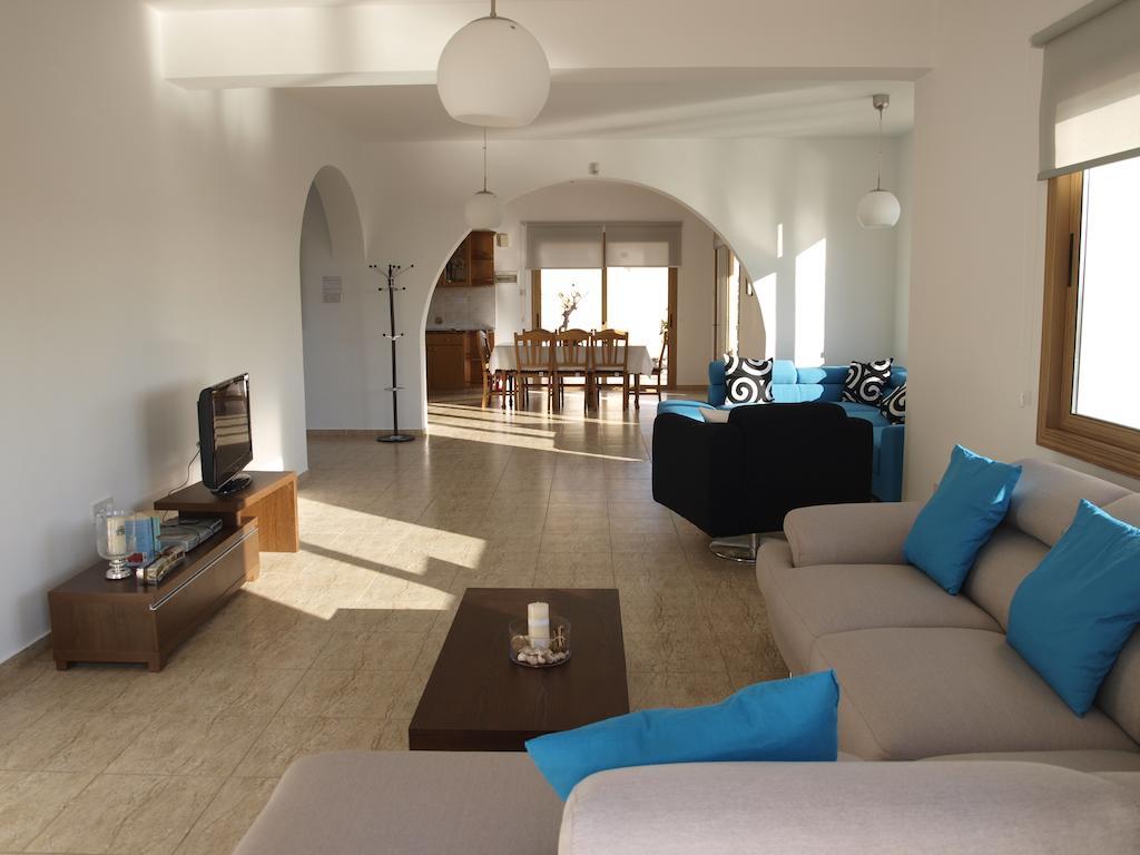 Mariandy Villa 2 Coral Bay Room photo